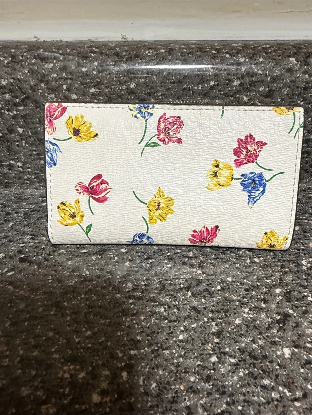 kate spade White Floral Zip Card Holder with Multicolor Blooms in great cond
